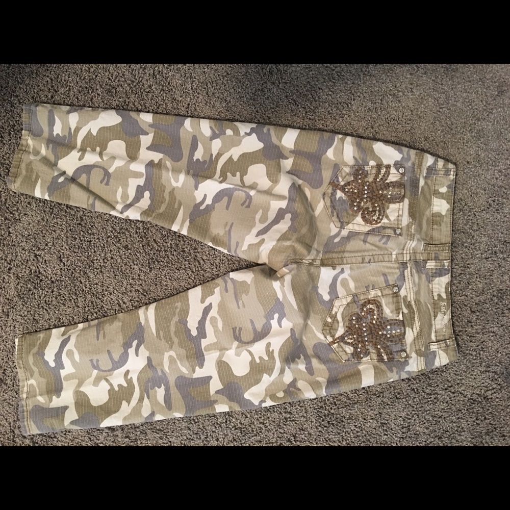 Ethyl camo Capri pants